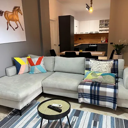 Marlis' * Golem (Tirana)