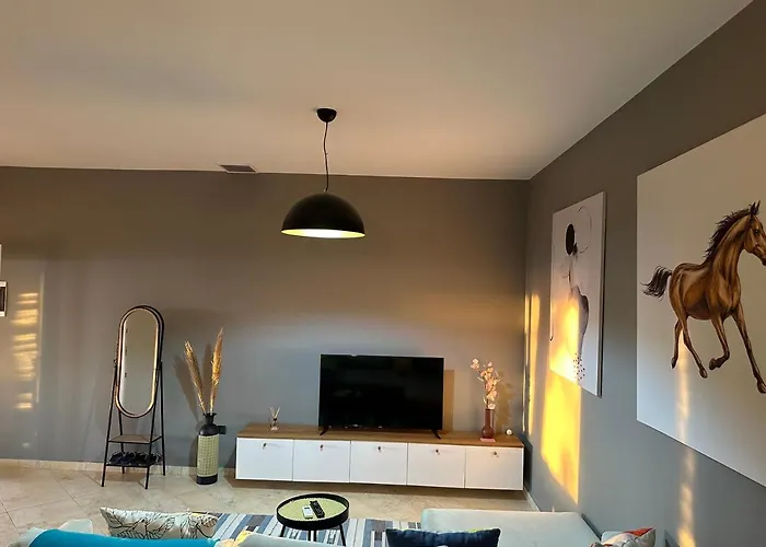 Marlis' Golem (Tirana)